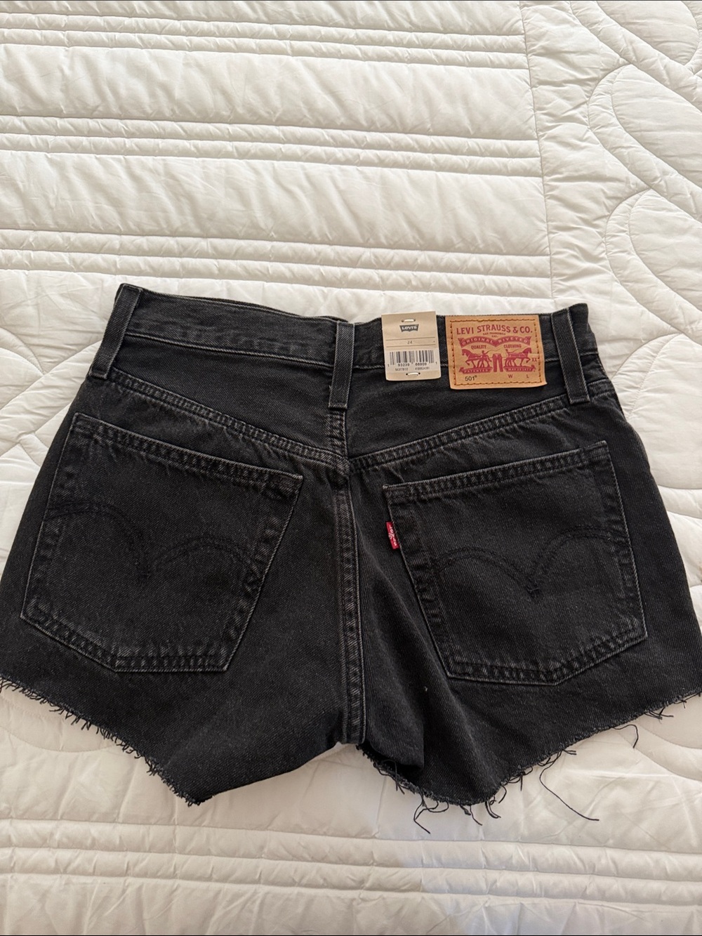 NWT Levi’s High Rise Shorts Black Denim 501 Fly Button Shorts Size 24 - Picture 3 of 5